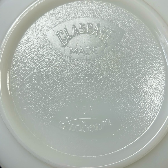 Vintage Glasbake for Sunbeam  milk glass 9.5 “mixing bowl Made in USA - Picture 4 of 5